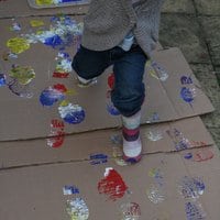 Pintura com Feet - 30 motor grosso atividades para as crianças!