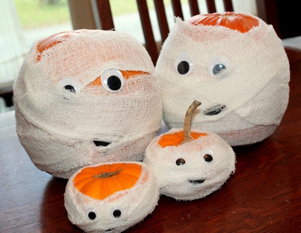 Make a family of pumpkin mummies for Halloween