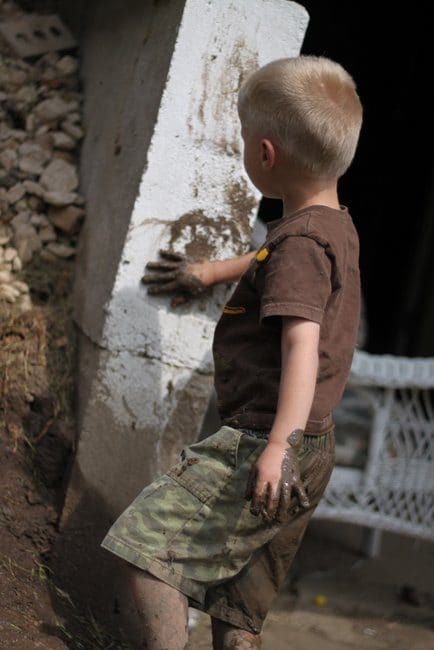 Mud Play Benefits the Heart and Skin (Improves Physical Development)