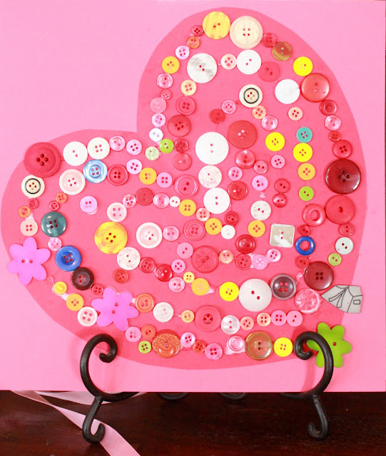 DIY Valentines Decoration: Hearts and Button Decoration