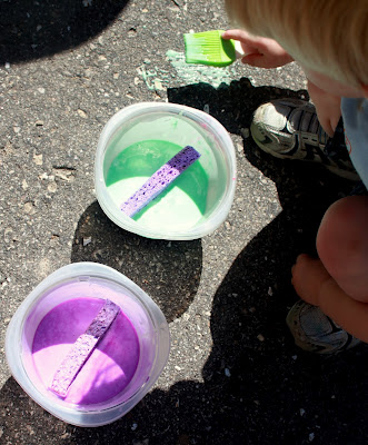 Homemade Fizzy Sidewalk Paint Recipe