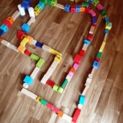 Simple games with wooden blocks: all age play ideas » CalmFamily