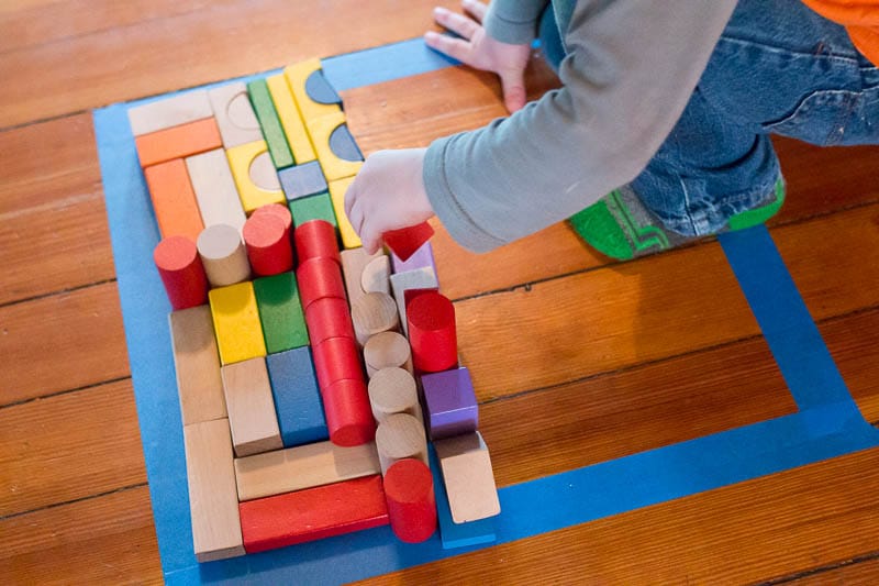 a blocks activity for preschoolers to do on the floor