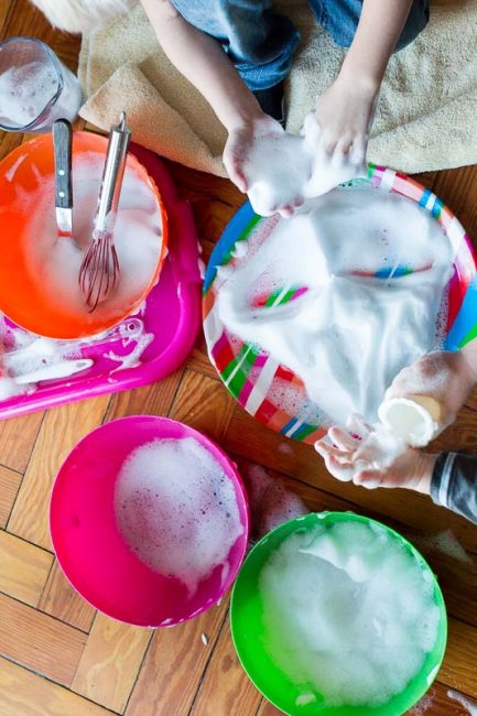 Let your kids have messy fun with this sensory foam activity!