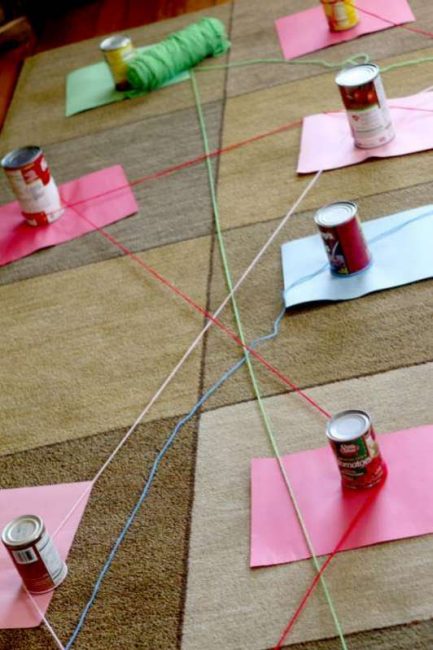 Connect the colors of paper with yarn in the same color