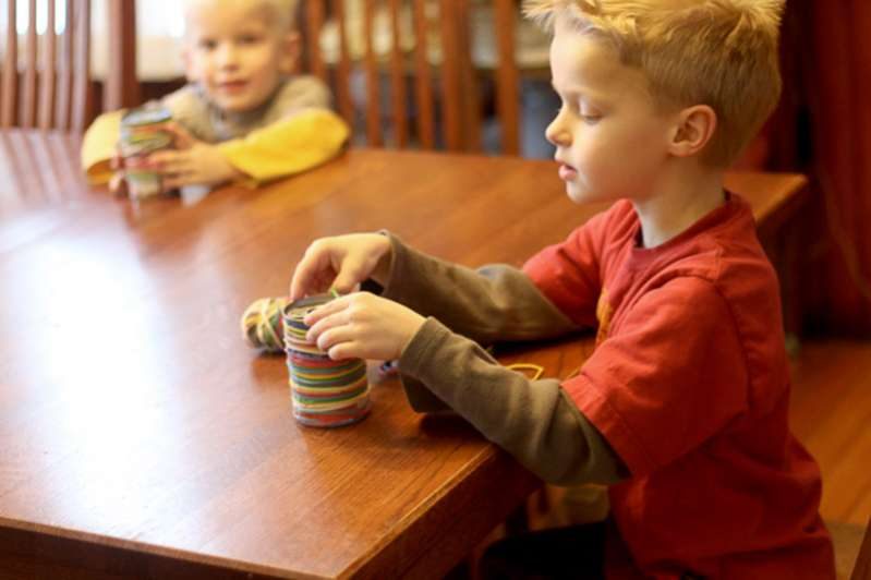 This activity is a great way to keep kids busy - just rubber bands and a soup can from the pantry!