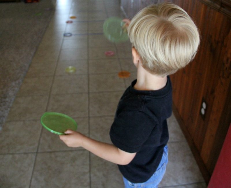 Bowl lid frisbee toss
