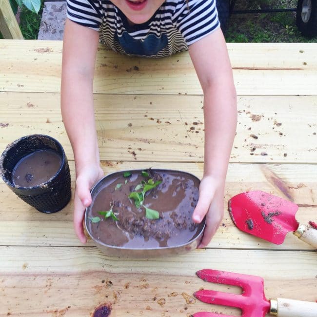 Build a DIY mud kitchen in just one day