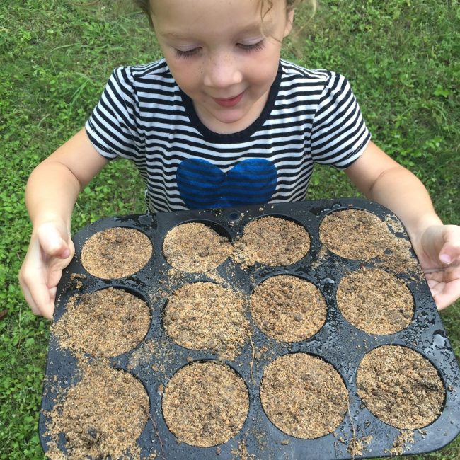Make mud muffins in a mud kitchen