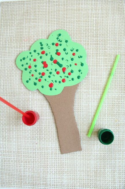 Create a beautiful little apple tree painting that is easy enough toddlers and preschoolers can make it using straw drop painting process art methods! 