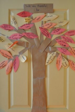 Thanksgiving Thankful Tree. A simple and fun activity to focus on gratitude with your kids.