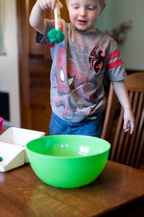 This simple sorting activity is an easy way to entertain the kids in a pinch!