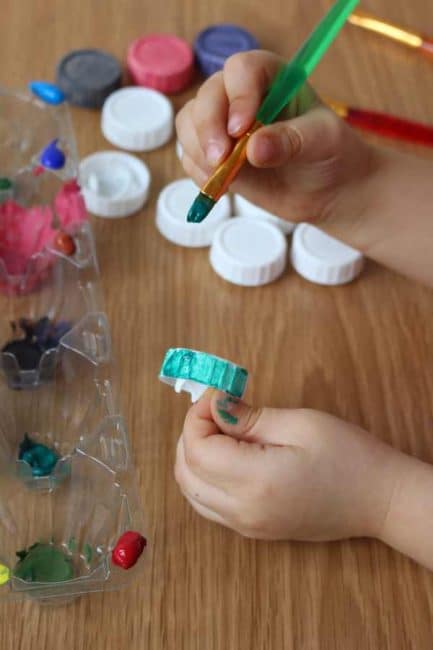 Old bottle caps make this upcycled clock for a color matching clock for preschoolers.