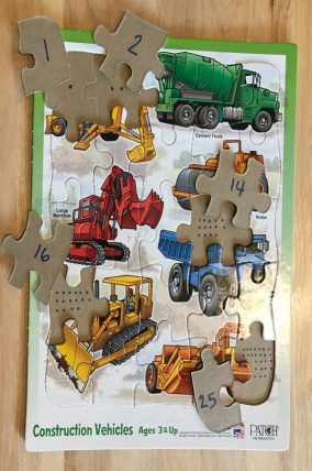 These are some clever puzzle learning tricks to help preschoolers do puzzles on their own.