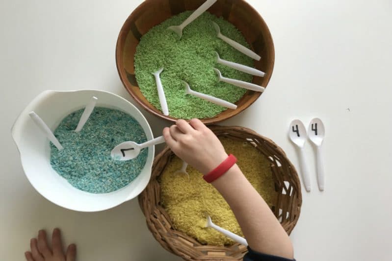 Match numbers with this DIY sensory tub with a twist