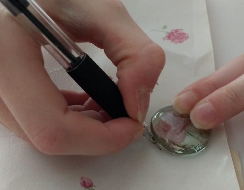 Make decorative magnets with clear stones