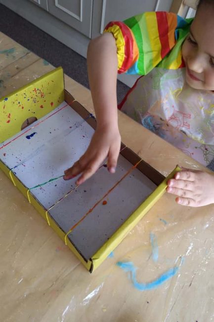 Fun and messy art project: Rubber band splatter painting! So easy and so much fun for kids.