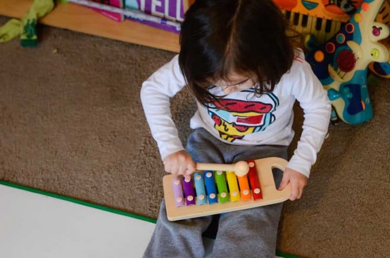 This super simple musical storytelling activity takes no set up and is great for busy toddlers. This 3 year old is experimenting with a toy hammer on a xylophone.