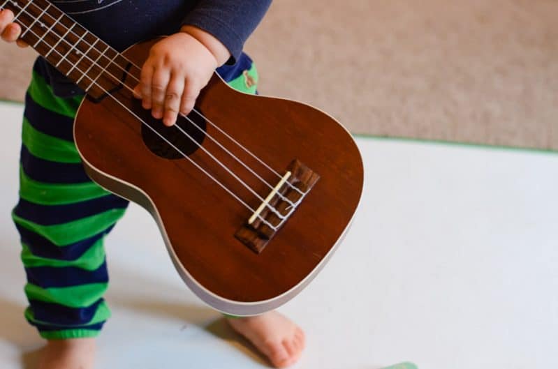 This super simple musical storytelling activity takes no set up and is great for busy toddlers. This 1 year old loves to play the ukulele when we play!