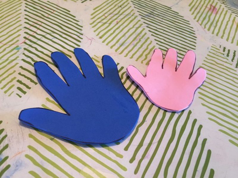 Looking for a sweet and simple Father's Day craft? Make these easy hand print magnets for Father's Day!