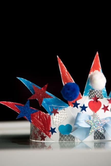 Make a patriotic crown craft for kids for the 4th of July!
