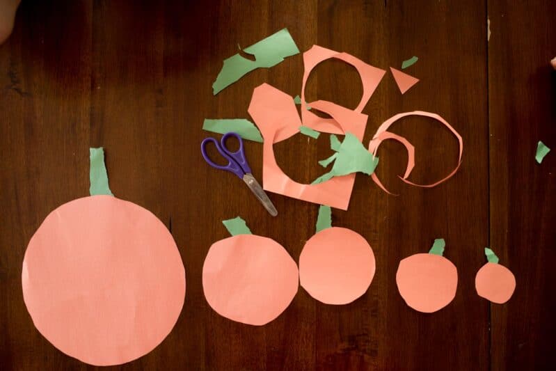 You'll love this one minute prep pumpkin family craft for fall!