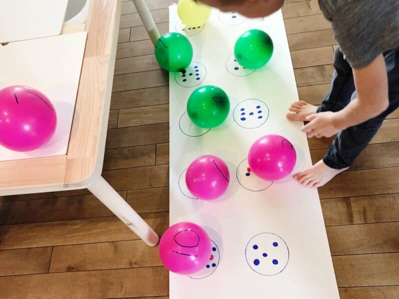 Play a simple learning game with balloons