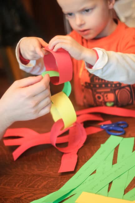 Make a festive Christmas countdown chain with your kids!