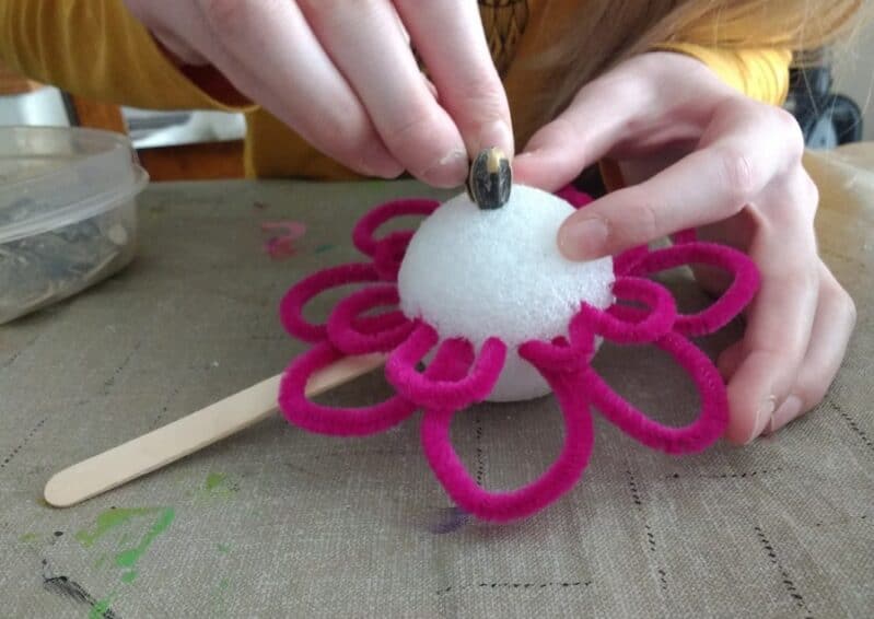 pipe cleaner flowers with sunflower seed centers