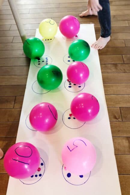 Blow up a whole bunch of balloons to play this number matching game for preschoolers!