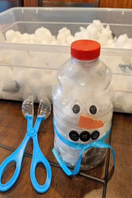 Grab a few simple supplies for a fun winter theme sensory bin that toddlers will love!