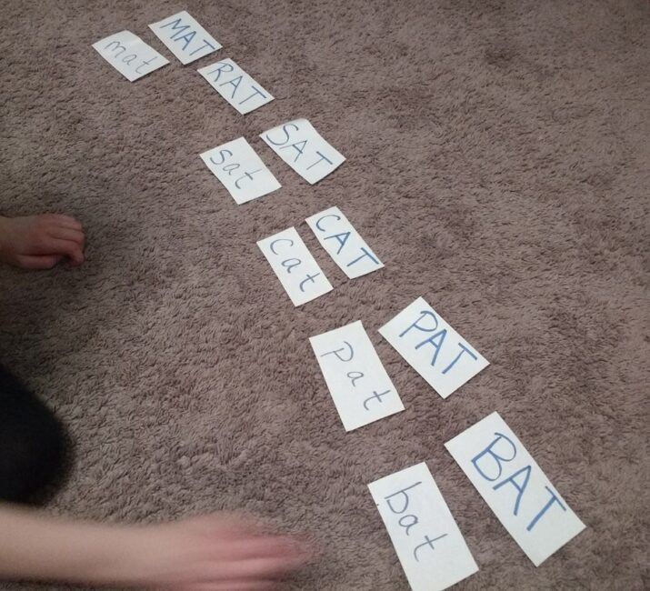 Super simple matching game to practice spelling words and sight word recognition.