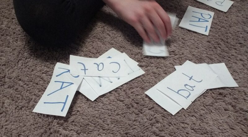 Super simple matching game to practice spelling words and sight word recognition.