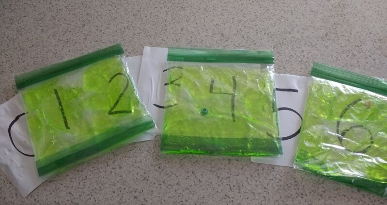 Check out these squishy sensory bags for tracing numbers! Make practicing writing skills a fun sensory experience with everyday supplies.