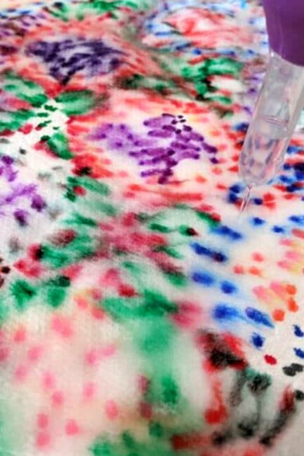 A no prep paper towel tie dye art for kids to enjoy drawing patterns and create a tie dyed treasure with just paper towels, markers and water!