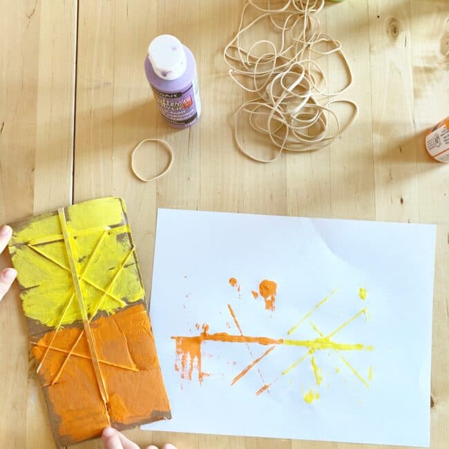 Turn cardboard and rubber bands into easy transfer art prints in minutes and watch the creativity bloom in your toddlers and preschoolers!