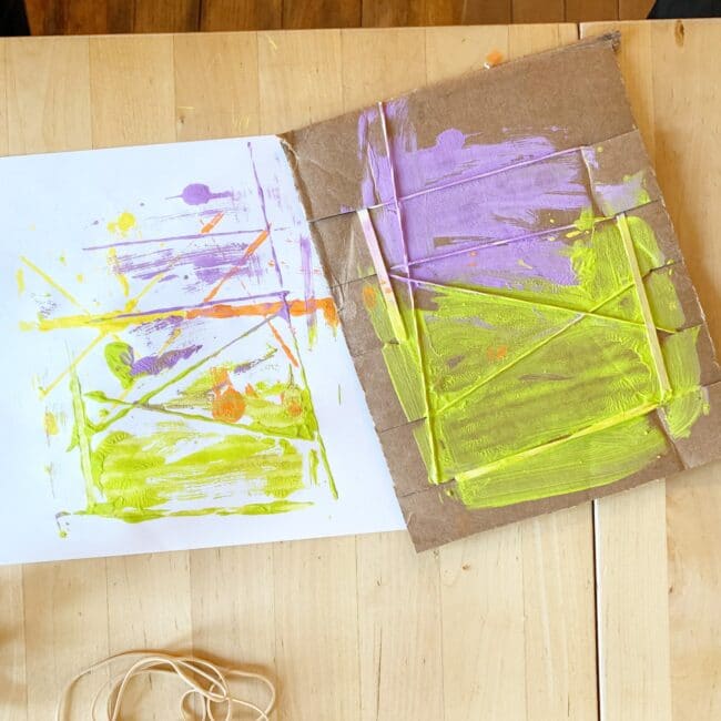 Turn cardboard and rubber bands into easy transfer art prints in minutes and watch the creativity bloom in your toddlers and preschoolers!