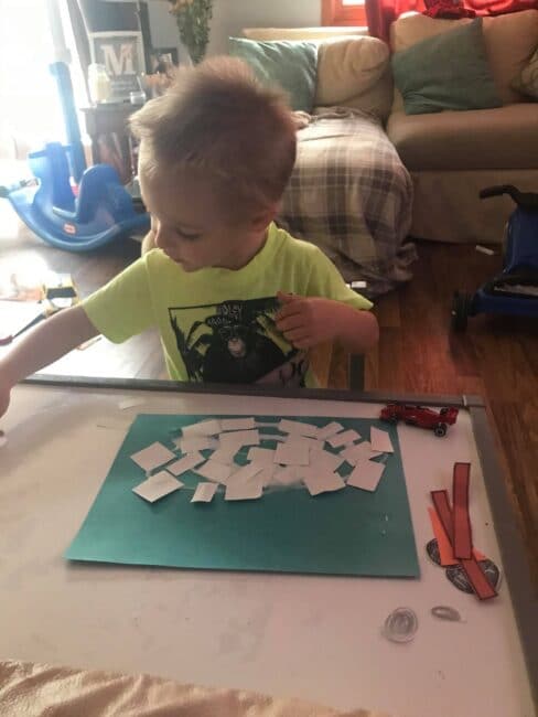 A low prep and super easy melted snowman craft for toddlers and preschoolers to make using their own creativity and learn about shapes too.