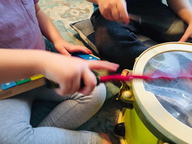 Simple musical activity for preschoolers to copy rhythms and patterns in classical music! Discover music together and explore playing along.