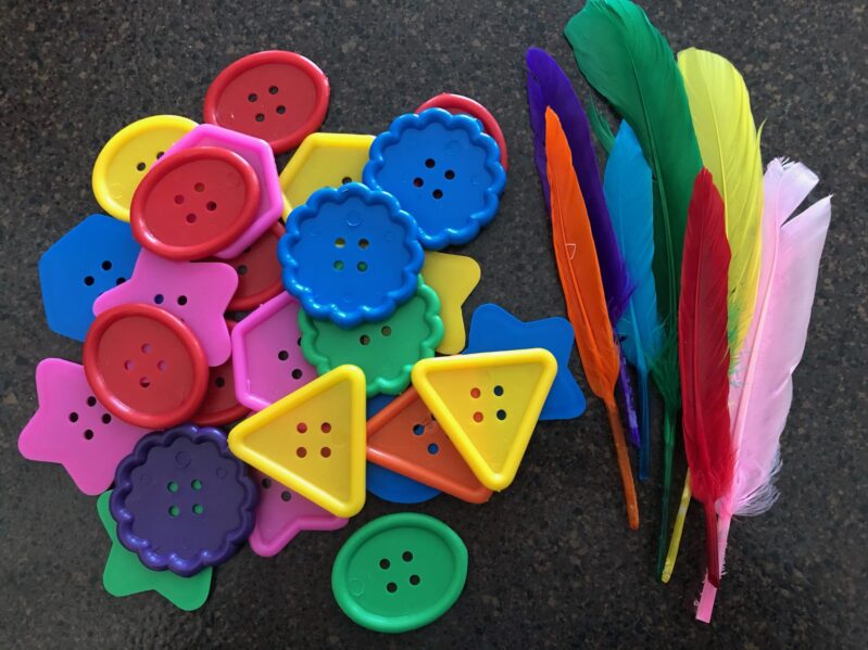 A simple and fun color matching fine motor activity with buttons and feathers.