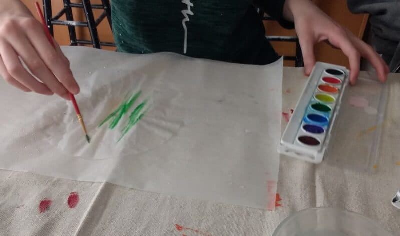 Painting Coffee Filter with Watercolors for an autumn leaves craft