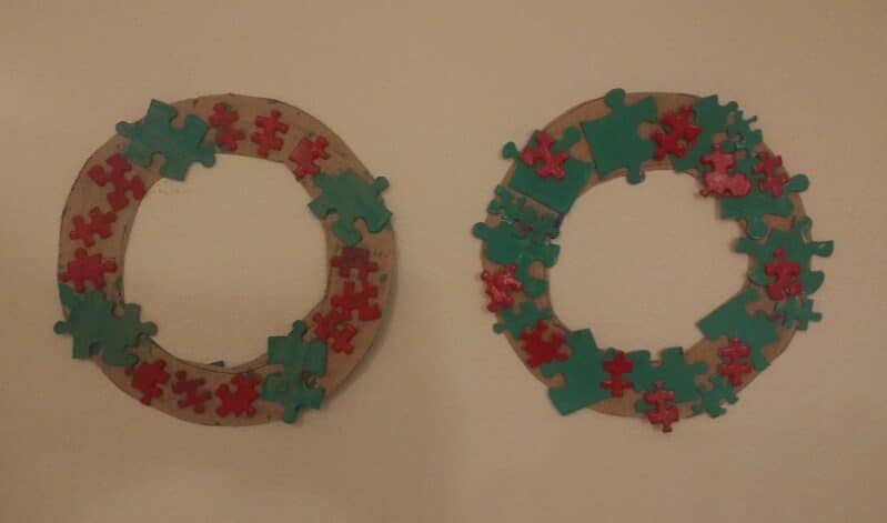 puzzle pieces Christmas wreaths kids can make