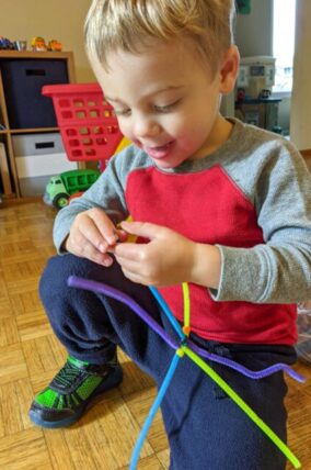 Beaded pipe cleaner stars are quick to set up and easy to keep handy for fine motor practice or quiet time for toddlers and preschoolers.