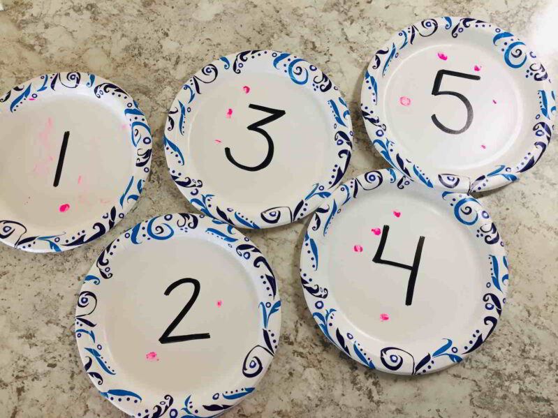 Combine number recognition and finger paint in this fun hands-on preschool counting activity! Stamp, count, and learn numbers together!