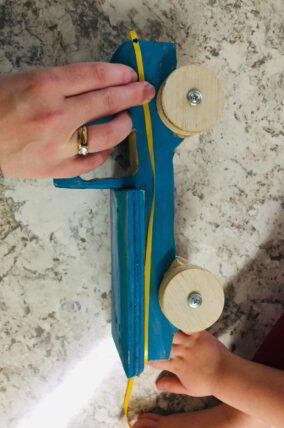 This haThis measuring with ribbon activity is perfect for toddlers and preschoolers!