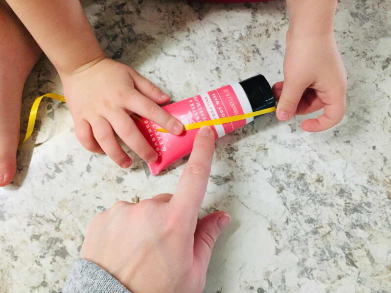 This hands-on measuring activity is perfect for toddlers and preschoolers!