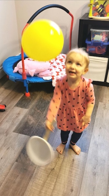 Take balloon gross motor play to a new level with a fun, simple paper plate balloon tennis activity for toddlers and preschoolers to enjoy!