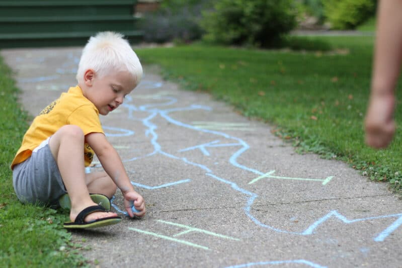 Get learning outdoors this summer and keep up the letter recognition with this simple fun sidewalk letter matching activity for preschoolers.