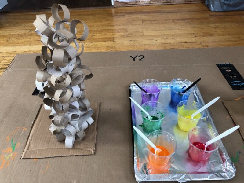 Go green and get creative with your preschoolers making beautiful abstract art sculptures with upcycled toilet paper rolls, glue and paint!