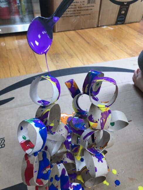 Your preschoolers (and older kids) will love turning toilet paper rolls, glue and paint into abstract art sculptures with this simple activity.